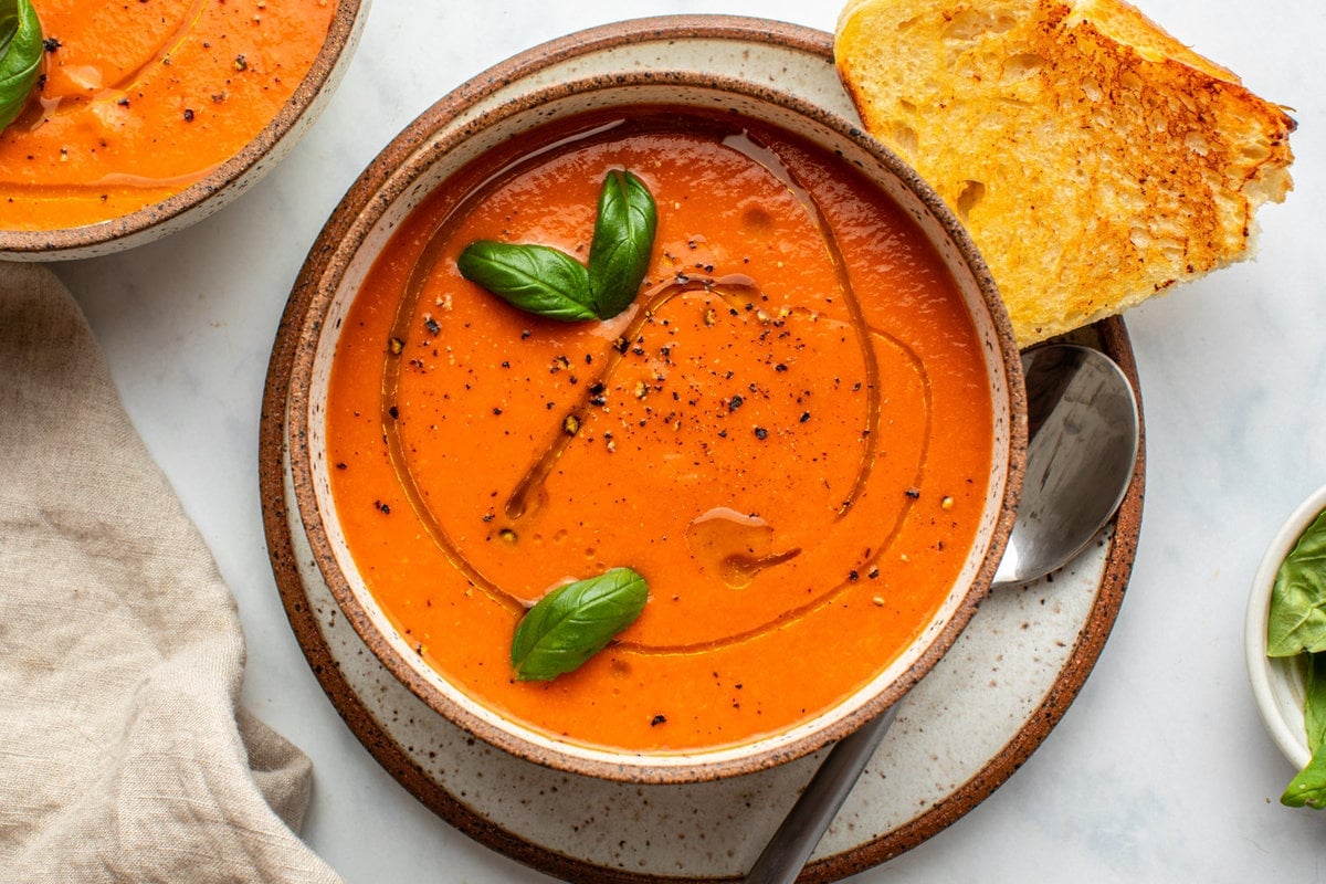 Vegan Roasted Tomato Soup: Bursting with Flavor, Dairy-Free